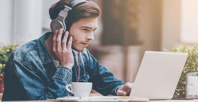 8 Best Noise Cancelling Headphones For Studying 2022 – Top Picks