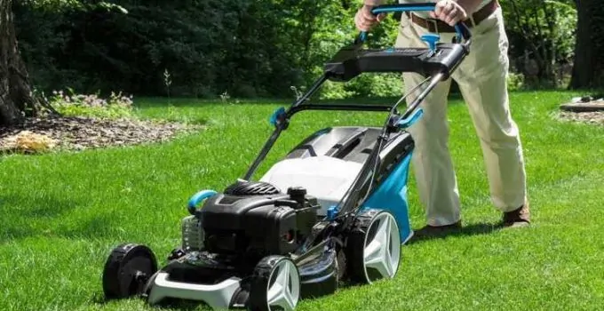 Best Self Propelled Lawn Mower Under 300