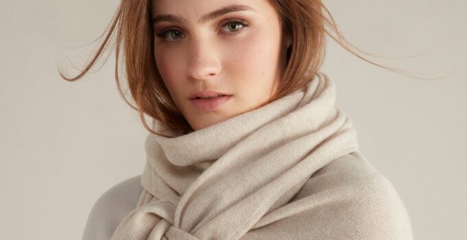 8 Best Women’s Cashmere Scarf to Buy in 2022